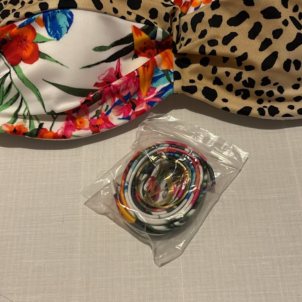 Floral and Leopard Print Women's Accessory - Picture 6 of 6